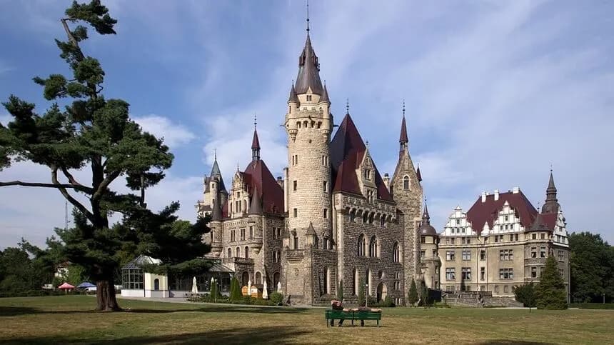 Najpiękniejsze zamki w Polsce, które musisz zobaczyć i zwiedzić