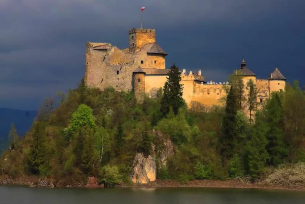 Wieś w powiecie nowotarskim z zamkiem Dunajec – odkryj jej tajemnice