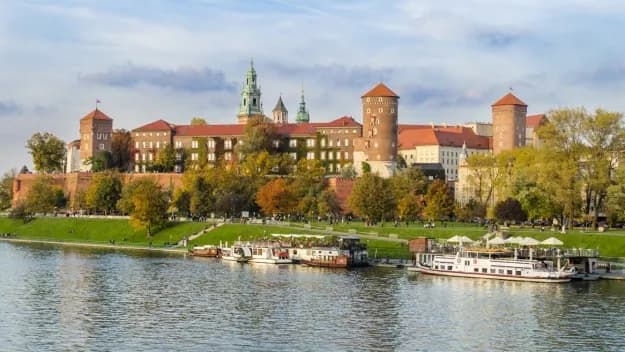 Zamek królewski w Krakowie: odkryj jego fascynującą historię i atrakcje