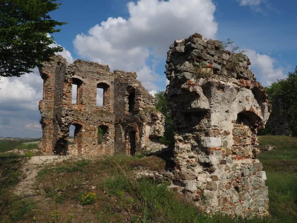 Zamek w Międzygórzu: Fascynująca historia i tajemnice ruin