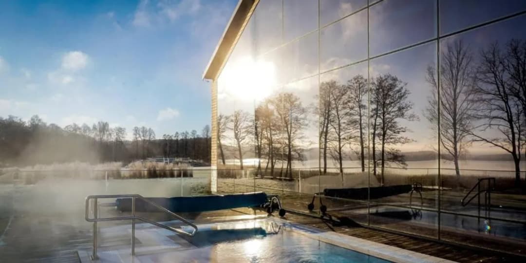 Najlepsze hotele nad jeziorem w Małopolsce – relaks i piękne widoki