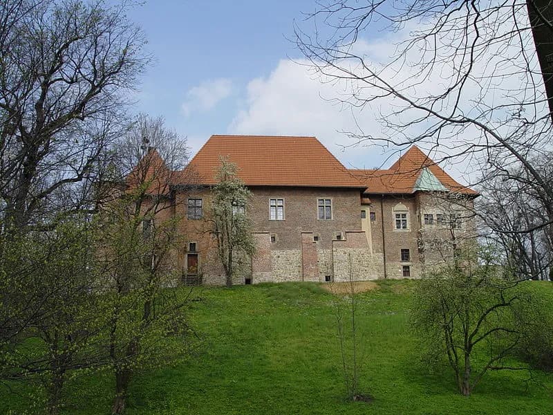 Cennik zamku w Dębnie – poznaj ceny biletów i godziny otwarcia