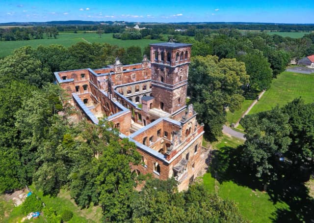 Ruiny zamku w Tworkowie - historia, atrakcje i godziny otwarcia