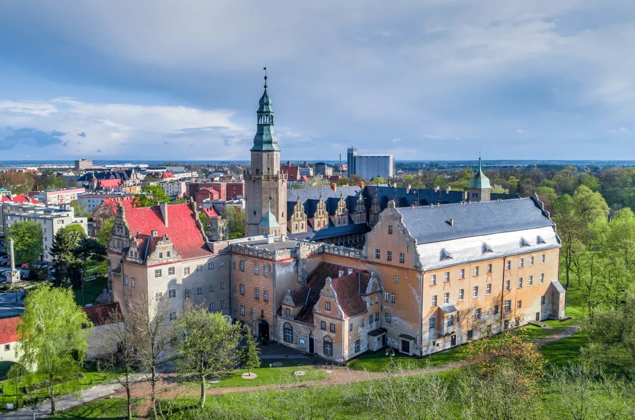 Zamek książęcy w Oleśnicy: Fascynująca historia i tajemnice czekają