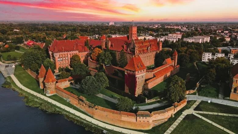 Zamek w Malborku opis dla dzieci - fascynująca przygoda w historii