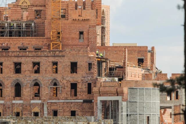 Kim są właściciele zamku w Stobnicy i jak to wpływa na projekt?