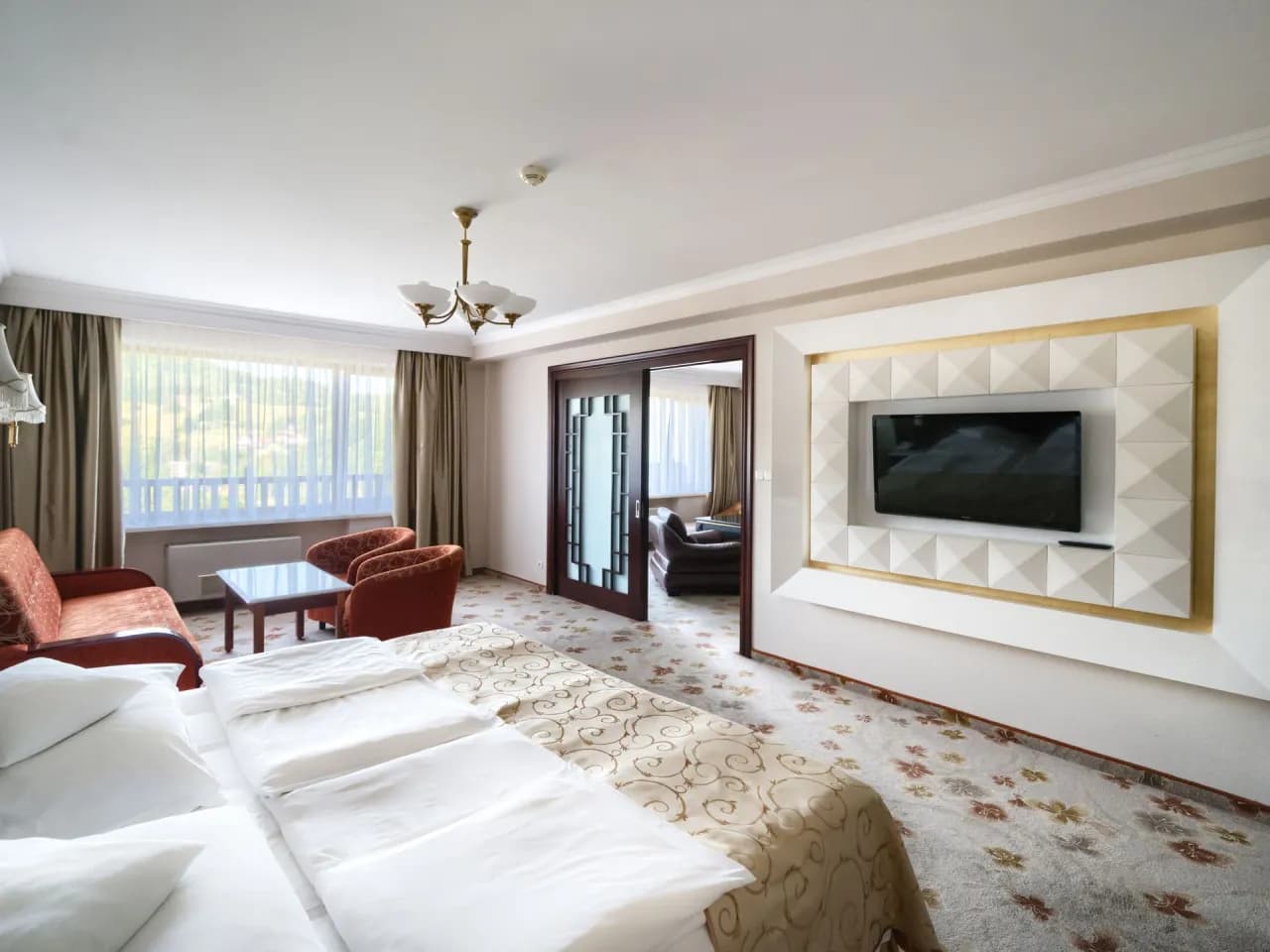Ile kosztuje nocleg w hotelu Gołębiewski? Ceny, pokoje i ukryte opłaty