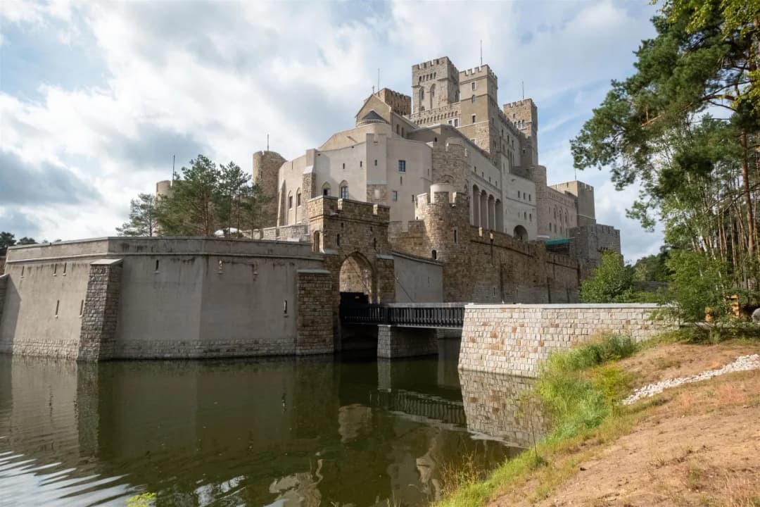 Nowy zamek w Polsce: kontrowersje, które zaskakują i fascynują