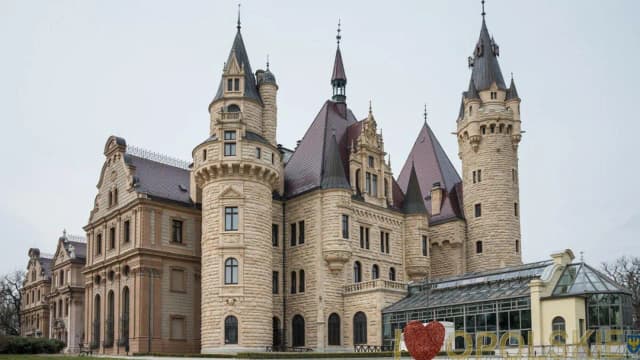 Zamek w Mosznej godz otwarcia - nie przegap ważnych informacji