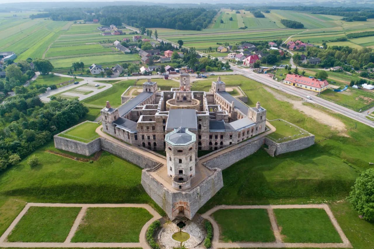 Ruiny zamku Krzyżtopór w Ujeździe: historia, tajemnice i zwiedzanie