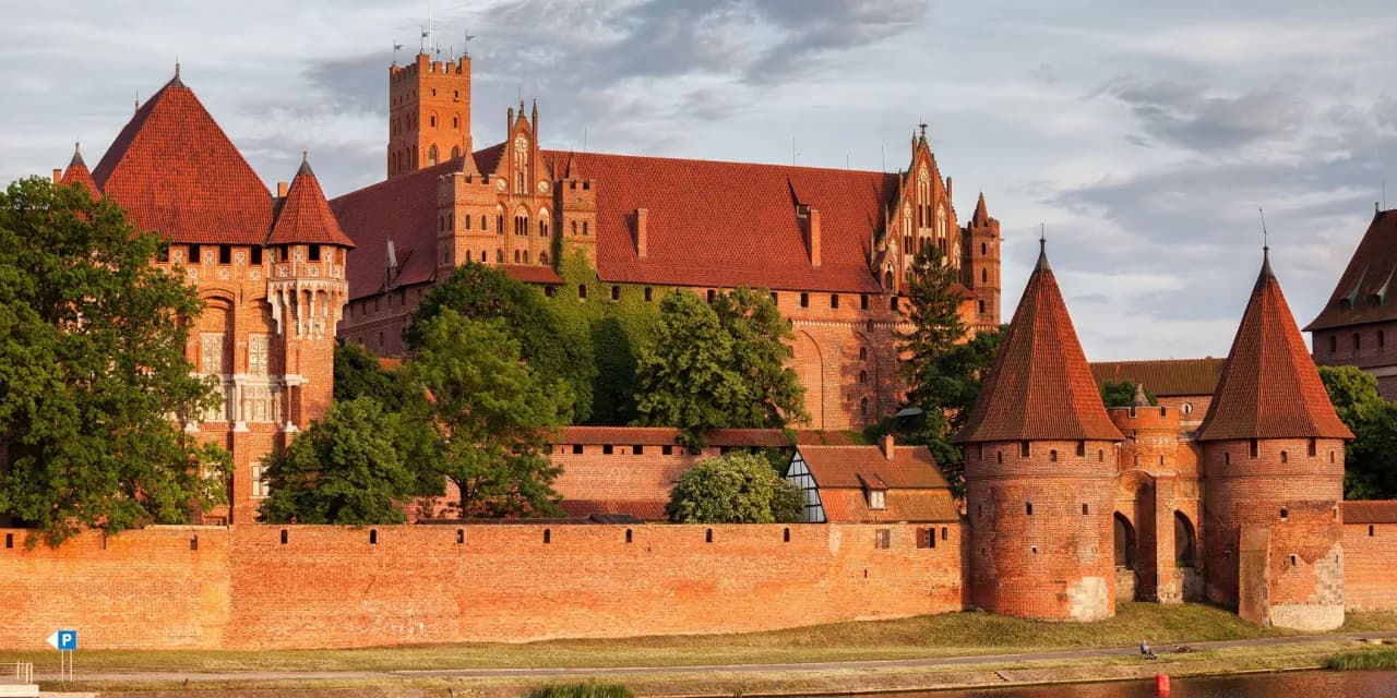 Zamki średniowiecza w Polsce: Tajemnice, historia i atrakcje turystyczne