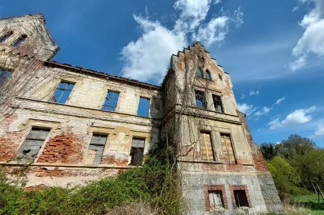 Ruiny zamku w Bałakławie: historia, melancholia i zapomniane legendy