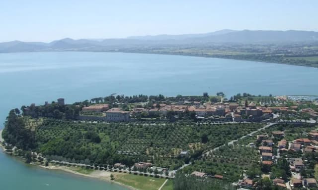 Jezioro Trazymeńskie: Odkryj piękno, historię i atrakcje regionu