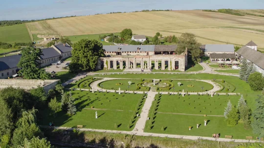 Zamek rycerski w Sobkowie: historia, atrakcje i wyjątkowe noclegi