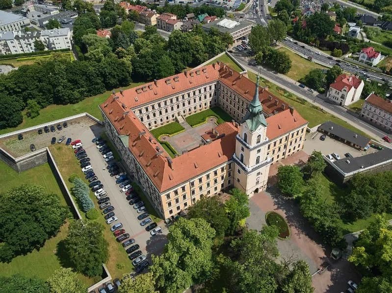 Zamek Lubomirskich w Rzeszowie zwiedzanie: godziny, bilety i ciekawostki