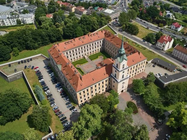Zamek Lubomirskich w Rzeszowie zwiedzanie: godziny, bilety i ciekawostki