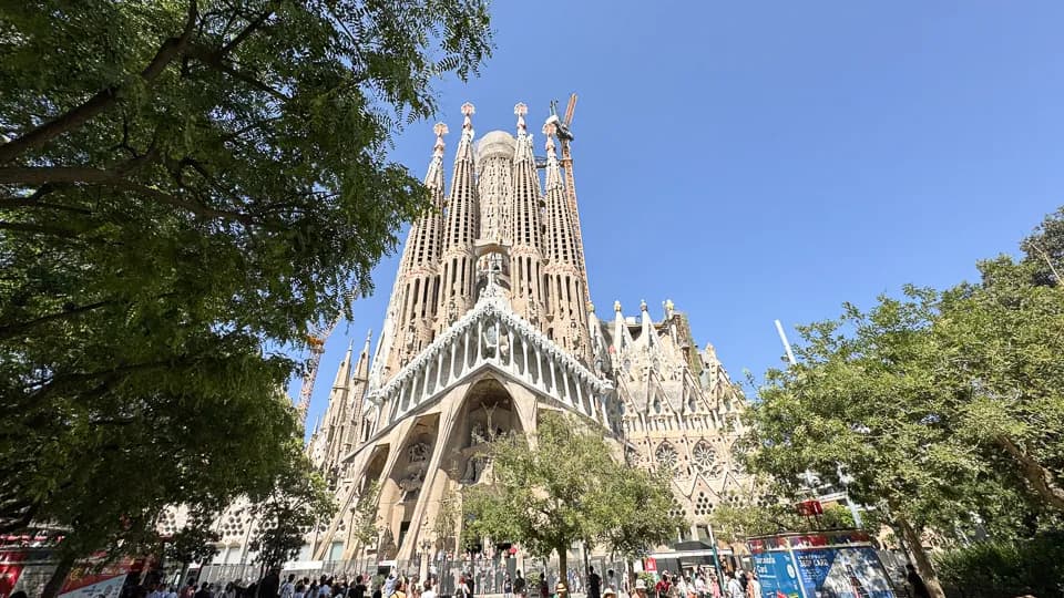 Nocleg w Barcelonie gdzie najlepiej: Odkryj ukryte skarby i porady
