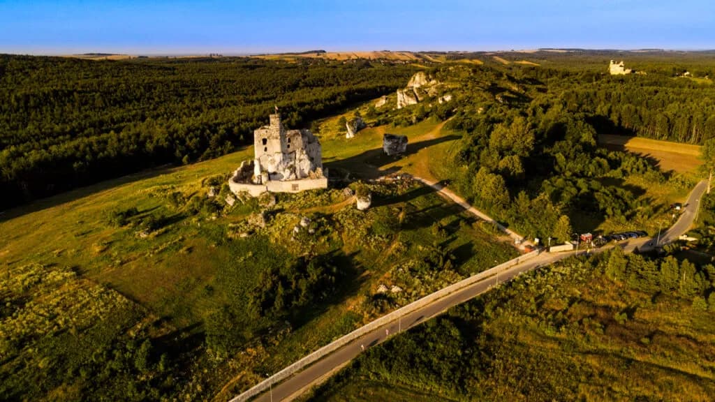 Zamek w Mirowie: Tajemnice, historia i atrakcje, które musisz znać