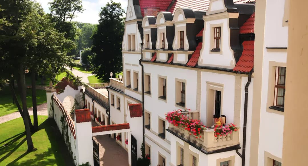 Hotel Podewils Zamek Rycerski w Krągu - historia, noclegi i atrakcje