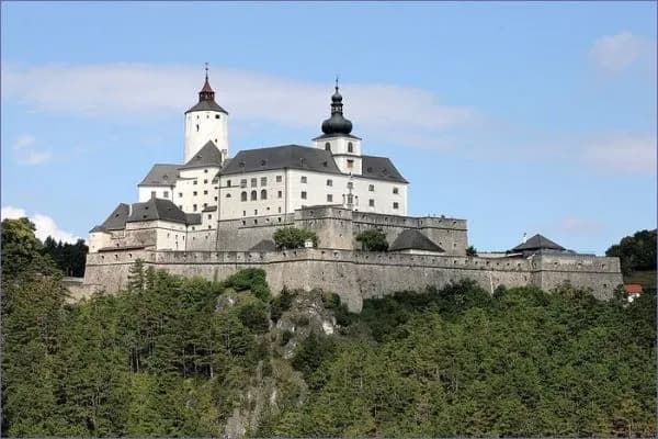 Zamek w Austrii: odkryj fascynującą historię i najpiękniejsze miejsca