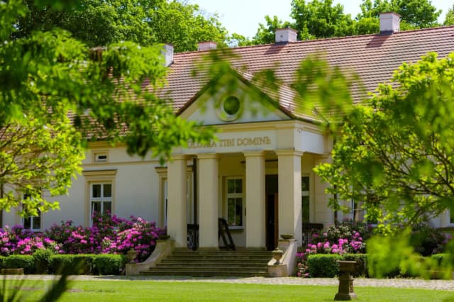 Dworek w Gałkach: historia, renowacja i kultura w jednym miejscu