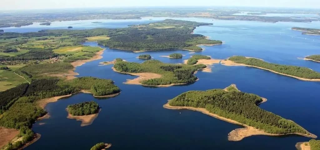 Wielkie jeziora mazurskie: odkryj piękno i atrakcje regionu