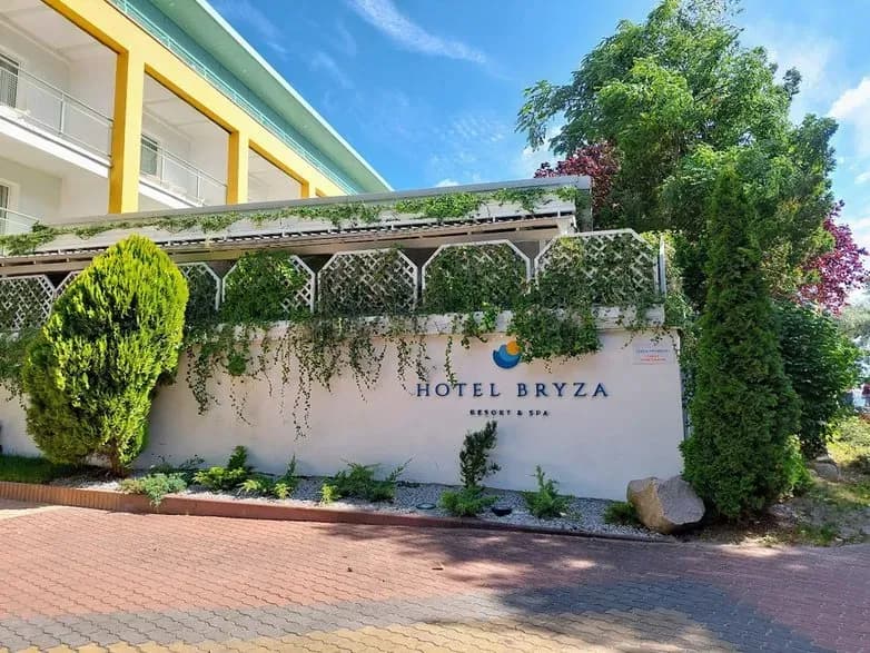 Ile lat ma hotel Bryza? Poznaj historię i rozwój tego miejsca