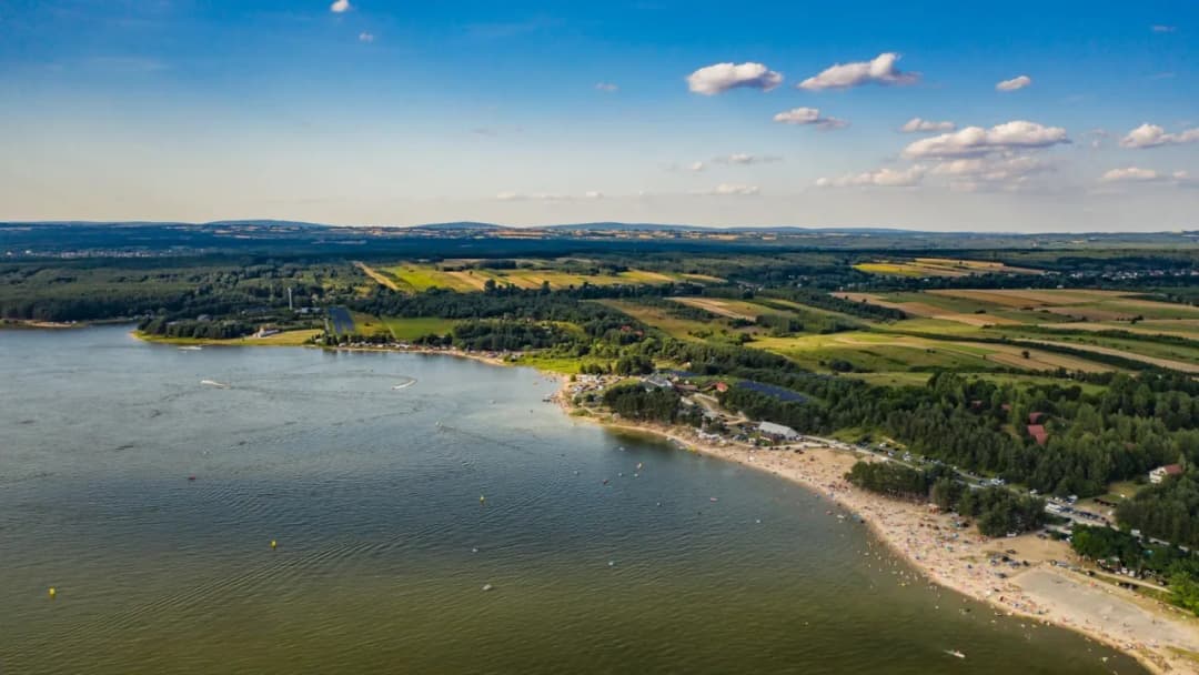 Jezioro Hańcza Kieleckie - idealne miejsce na relaks i wodne przygody