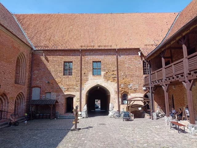 Zamek krzyżacki w Ostródzie - odkryj jego fascynującą historię i atrakcje