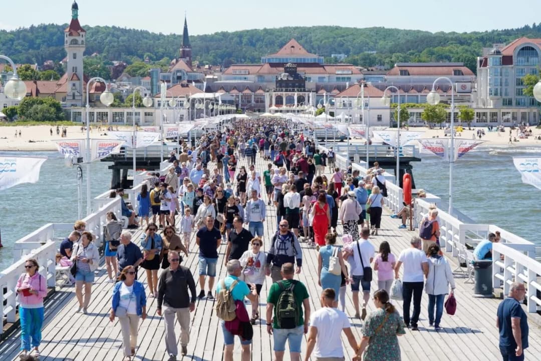 Najtańsze noclegi nad morzem – uniknij wysokich cen i oszczędzaj