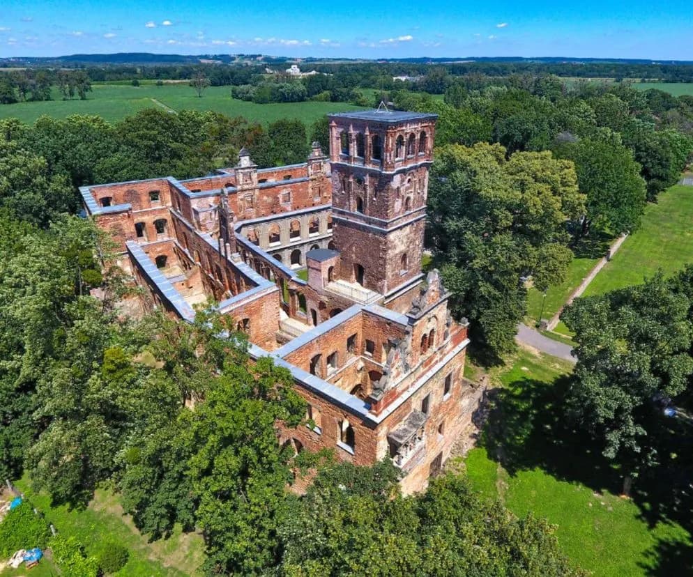 Zamek w Tworkowie: Historia, tajemnice i atrakcje do zwiedzania