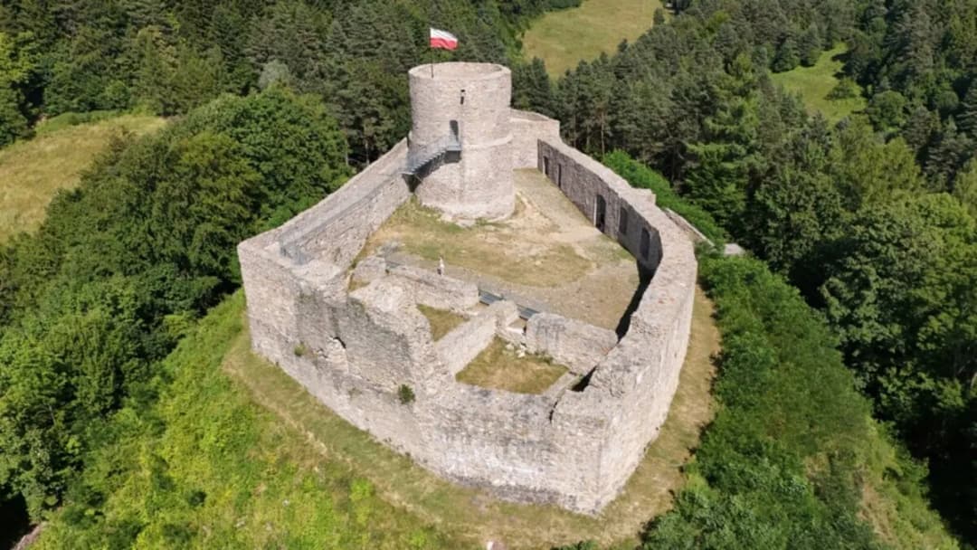 Zamek w Rytrze cennik: dlaczego zwiedzanie ruin jest bezpłatne?