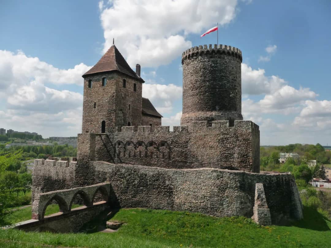 Zamek w Będzinie: Fascynująca historia i tajemnice średniowiecznej warowni