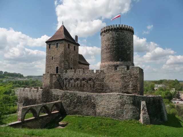 Zamek w Będzinie: Fascynująca historia i tajemnice średniowiecznej warowni