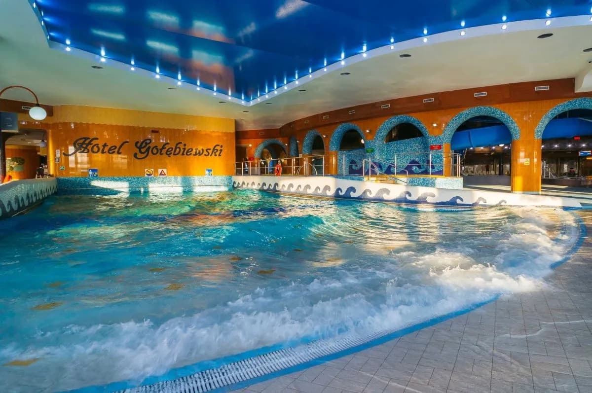 Ile kosztuje doba w hotelu Gołębiewskim? Ceny, promocje i różnice sezonowe