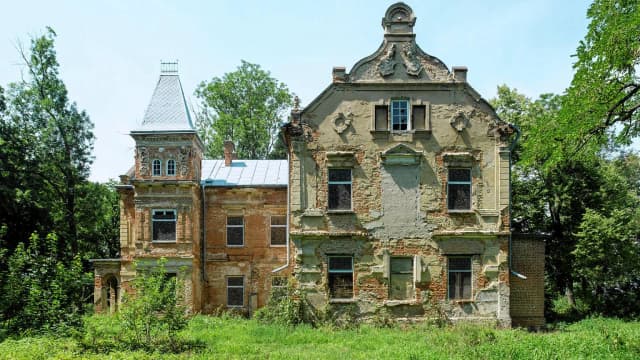 Zabytkowe dworki na sprzedaż: idealne inwestycje w nieruchomości