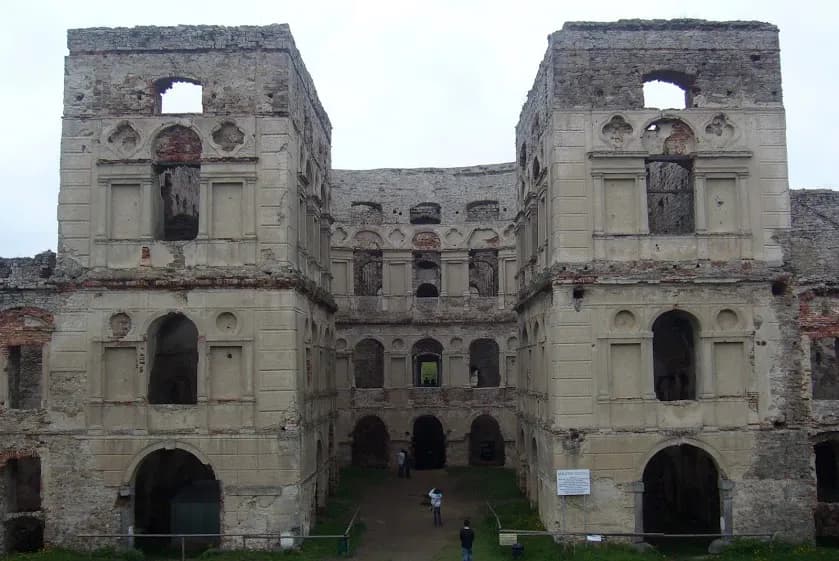 Zamek w Krzyżtopór: Fascynująca historia i atrakcje turystyczne