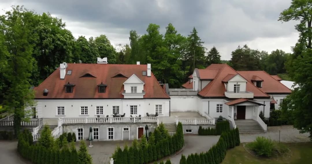 Złotopolscy dworek: historia, tajemnice i aktualny status nieruchomości